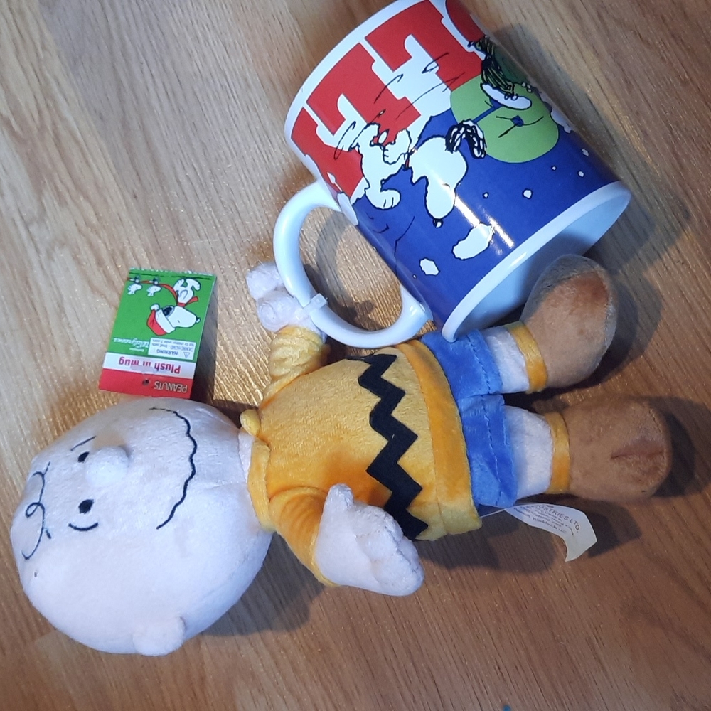 NEW Peanuts mug and toy Charlie Brown Christmas 🎄